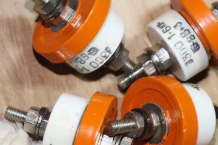 真空開關(guān)管的氣密絕緣系統(tǒng)、屏蔽系統(tǒng)以及導電系統(tǒng)